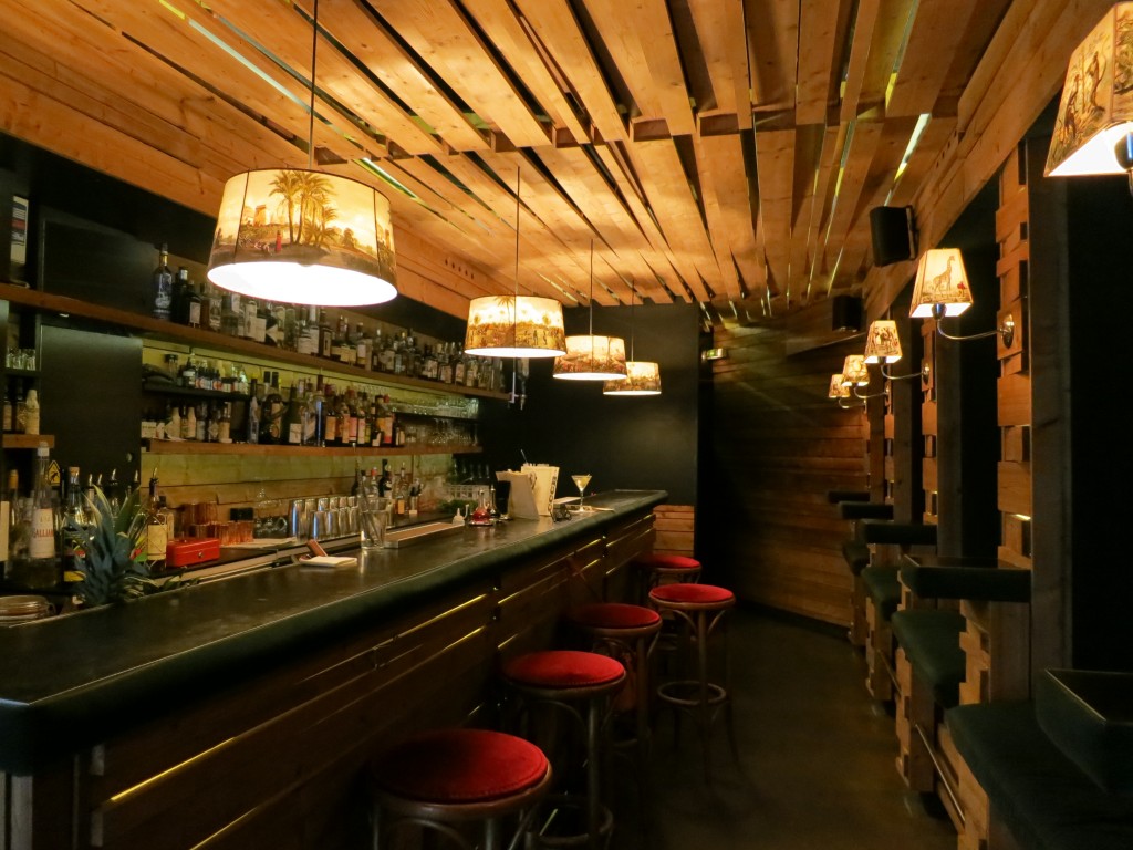 Castor Club Clandestinely Serves Up Some Of Paris Best Cocktails Paris • Cocktails • Bars